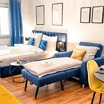 Premium Studio - 1 Min To Hbf
